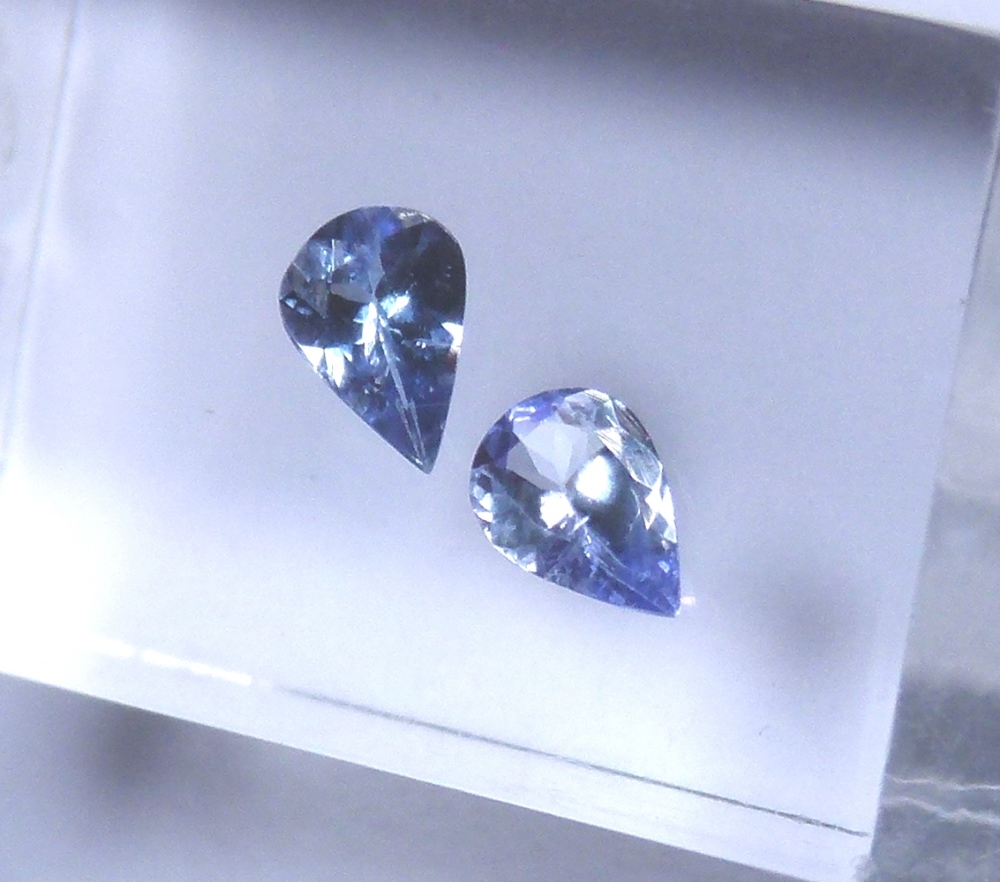 Two pear cut tanzanites, 6.93 x 4.85 x 2.