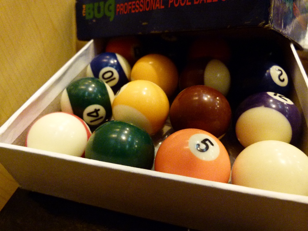 Sets of pool and snooker balls