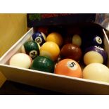 Sets of pool and snooker balls