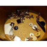 Collar box of cufflinks including a pair of Wedgwood Jasperware examples