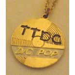 Boxed yellow metal pendant marked 'full member of the Teen and Twenty Disc Club of Great Britain'.