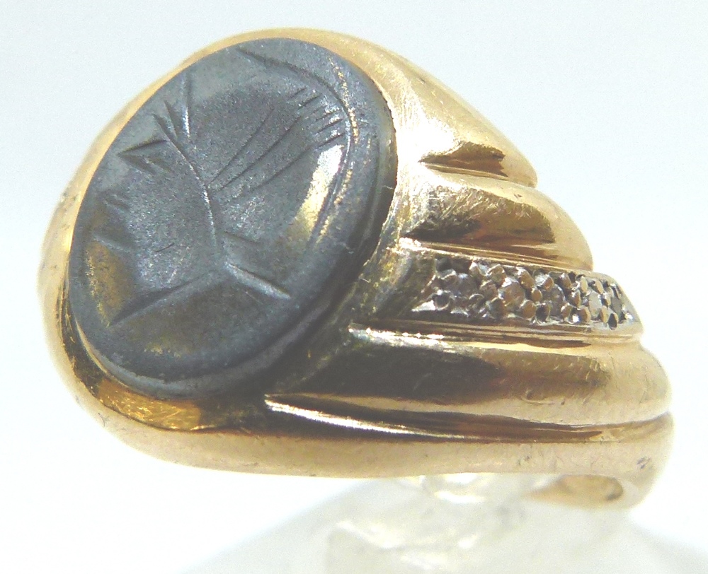 14ct yellow gold gents seal signet ring, 5.