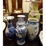 Four blue and white small Oriental vases tallest H: 17 cm and a polychrome Japanese vase