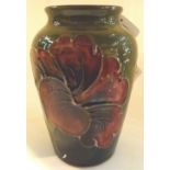 Moorcroft small coral hibiscus vase H: 8 cm