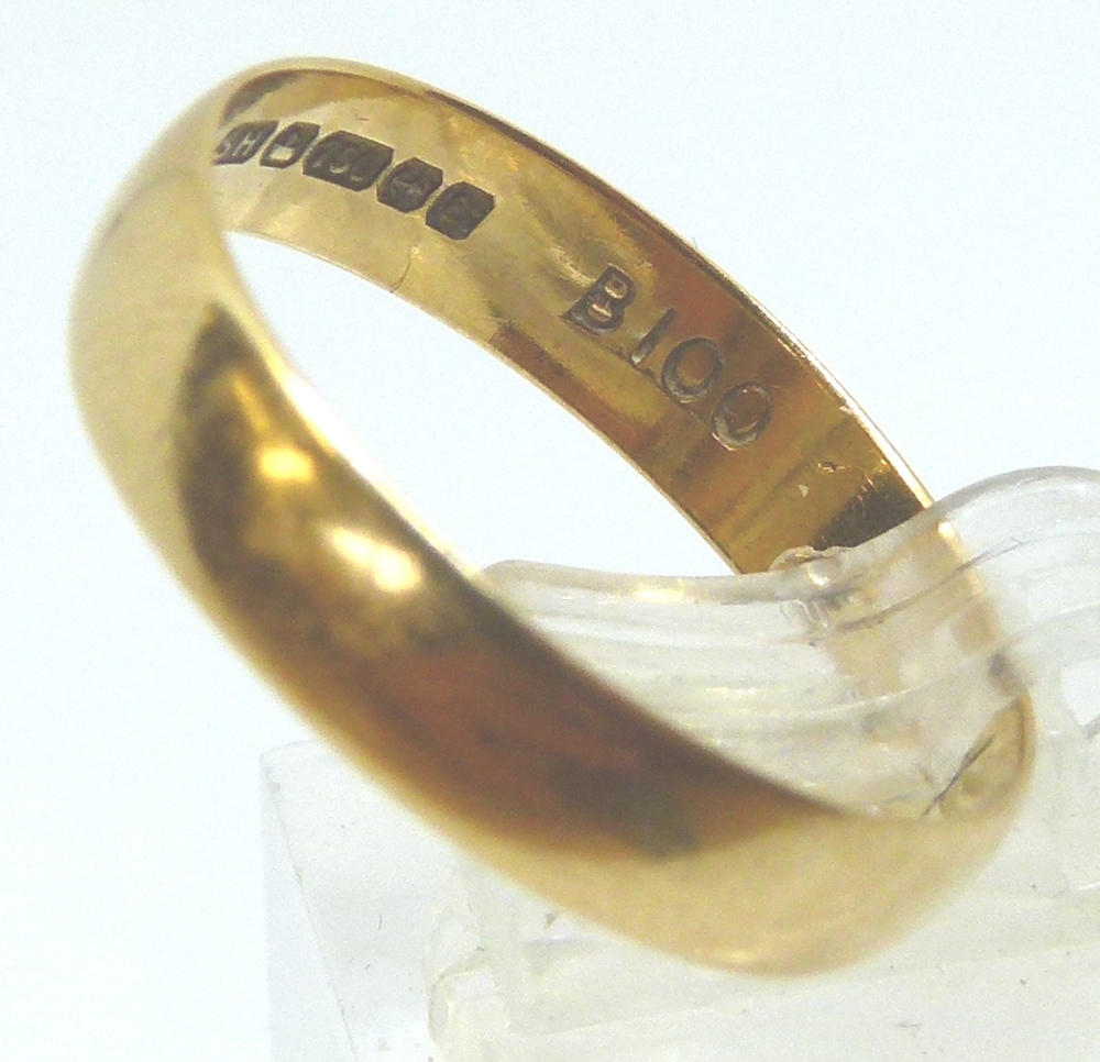 18ct gold wedding band, 2.