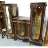 Victorian mahogany display cabinet of serpentine form with two convex side displays,