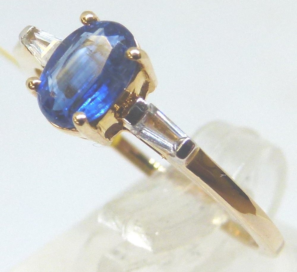 New old stock 9ct gold kyanite and sapphire ring and certificate,