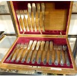 Wooden Elkington Bros canteen box and Elkington plated cutlery