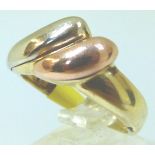 9ct gold tri-colour ring,