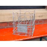 Late 19thC wire bottle tray H : 35 L : 41 W : 31 cm