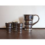 1944 polished steel wine jug and set of 3 matching goblets H : 18 cm