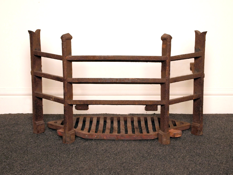 Victorian cast iron fire bars and grate H: 41 W: 68 cm