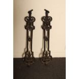 A pair of Victorian floral cast iron spindles H: 90 cm