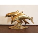 20thC polished brass dolphins riding a wave ornament H: 17 L: 28 cm