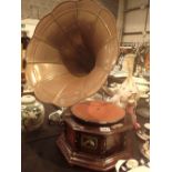 Reproduction gramophone with trumpet