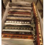 Tray of 00 gauge railway carriages