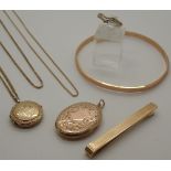 Selection of gold items including 9ct (20.6g), 14ct (5.5g) and 18ct (2.2g), 28.