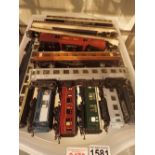 Tray of 00 gauge carriages