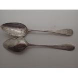 Pair of Georgian hallmarked silver spoons 24g,