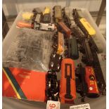 Tray of 00 gauge goods wagons