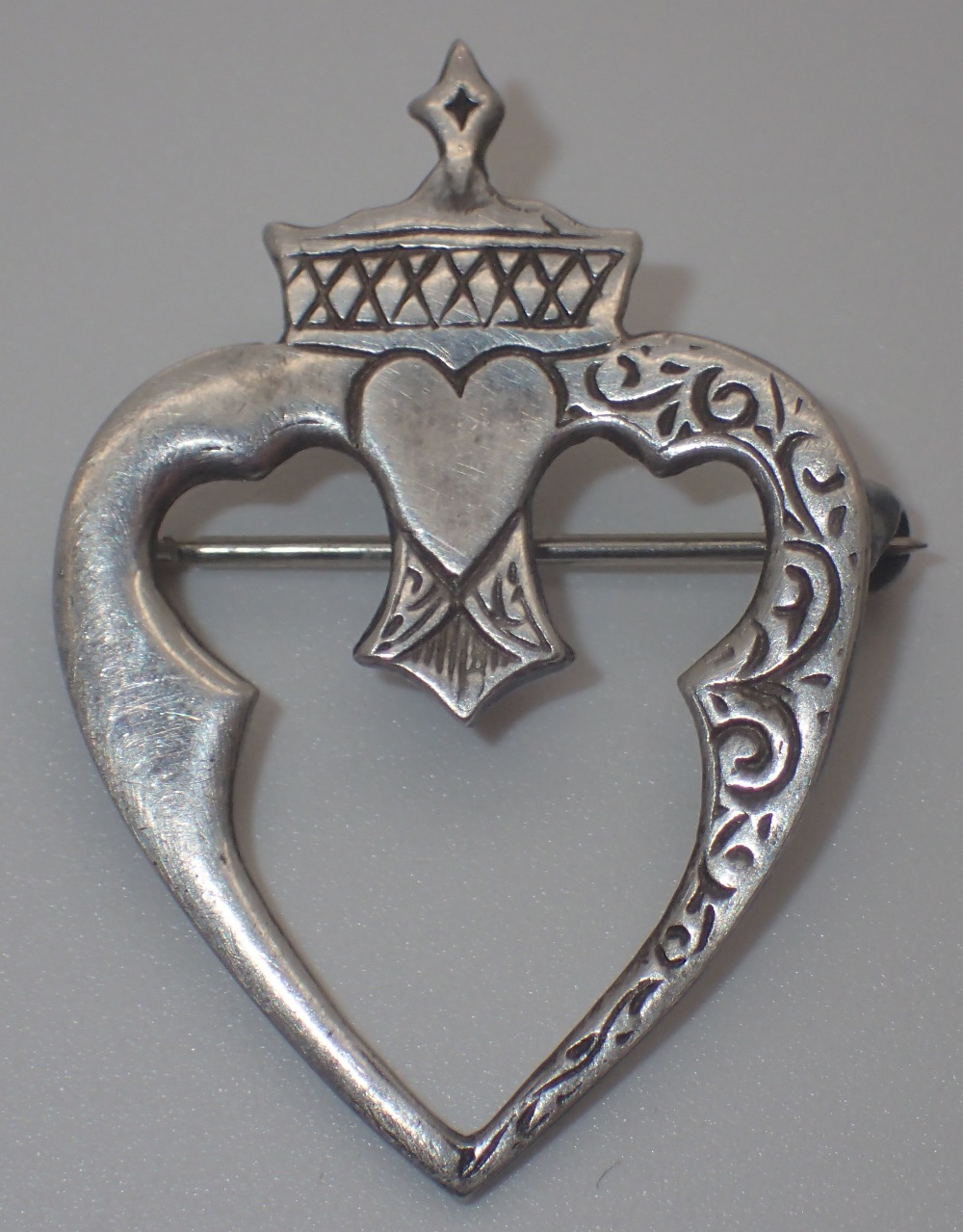 Hallmarked silver First World War Irish Guards sweetheart brooch