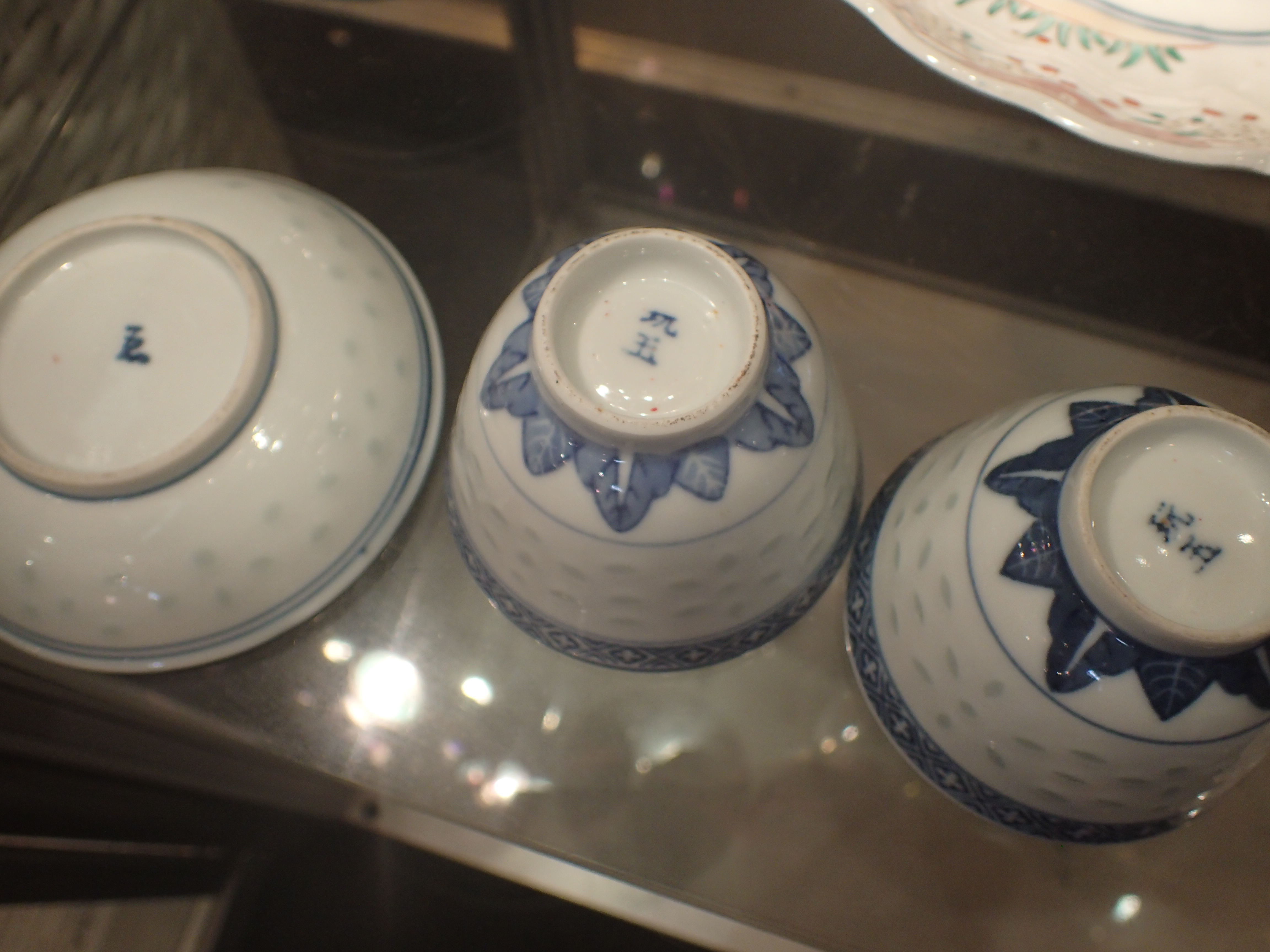 Two Chinese teabowls and saucers - Image 2 of 2