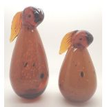 Two amber glass rabbits, tallest H: 19 c