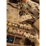 Tray of unsorted jewellery