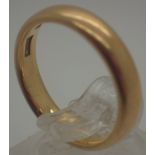 22 ct gold band, size J, 4.