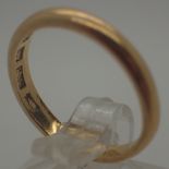 22 ct gold band, size K, 3.