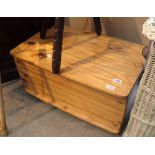 Pine blanket box with lifting lid