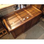 Oak blanket chest with linenfold decoration