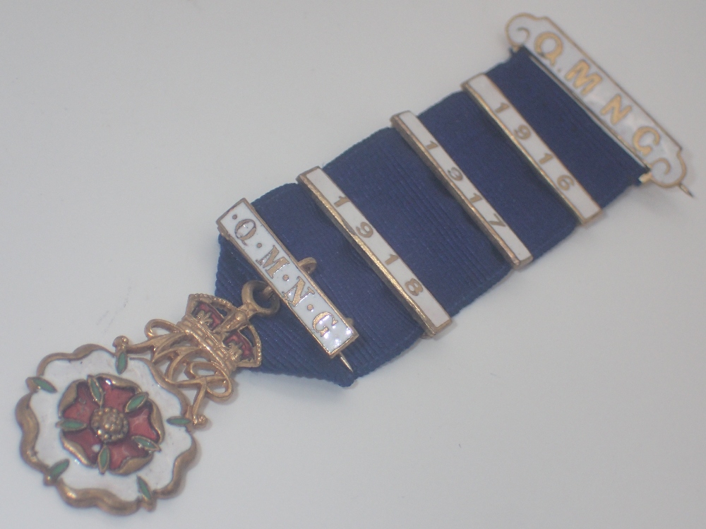 QMNG nursing medal with enamel 1916,