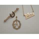 9ct yellow gold pendant and chain a 9ct gold horseshoe brooch and a 10ct yellow gold initial A