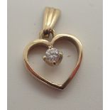 9ct yellow gold heart shaped pendant