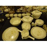 Quality of Royal Doulton Sandsprite pattern tea and dinnerware