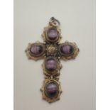 Yellow metal stone set cross H: 7 cm