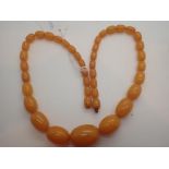 Vintage egg yolk graduated bakelite bead necklace L: 60 cm