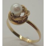 18ct Victorian yellow gold unmarked knot ring with pearl size P