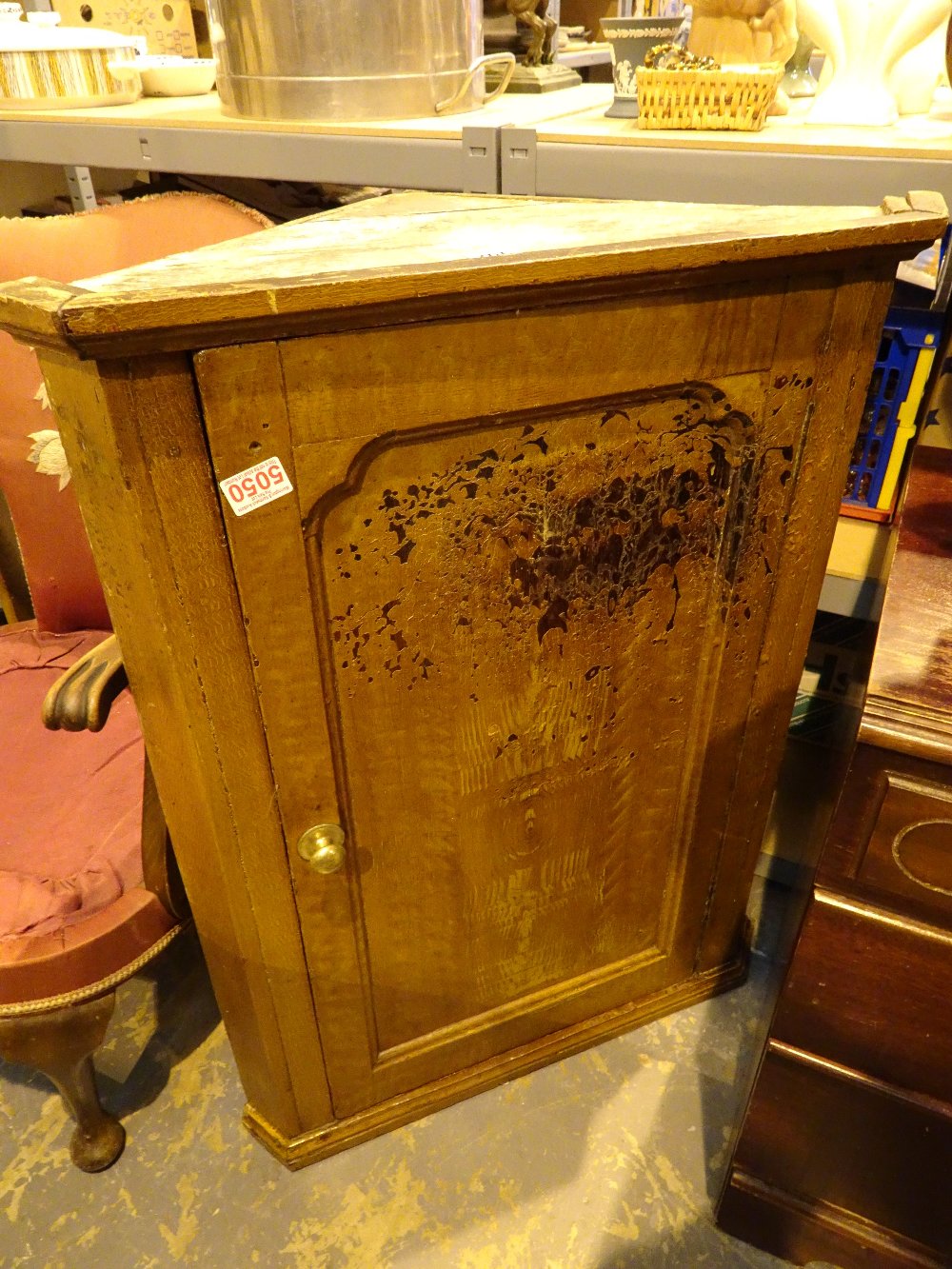 Victorian oak corner cupboard H: 89 cm