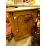 Victorian oak corner cupboard H: 89 cm