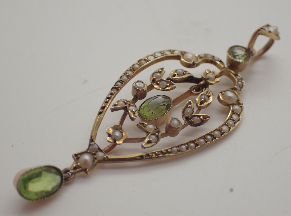 9ct gold Edwardian peridot and seed pearl set pendant