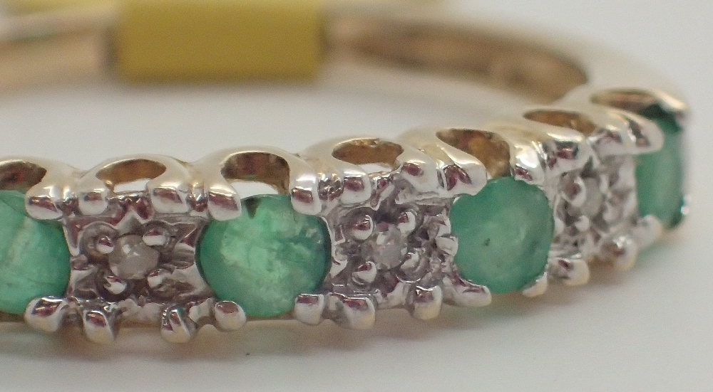 9ct gold emerald and diamond half eternity ring size P - Image 7 of 7