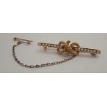 15ct yellow gold knotted rope brooch set with seed pearls 4.