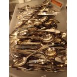 Large quantity of Oneida Community Plate cutlery in Hampton Court pattern ( 96 pieces in total )