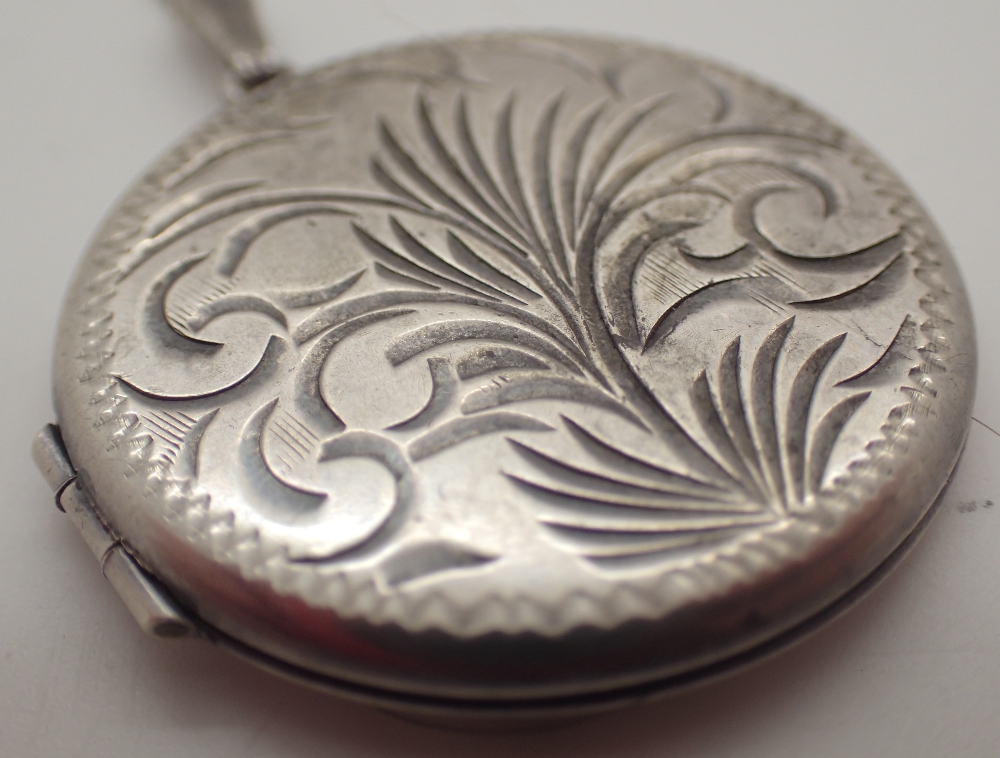 Hallmarked silver pendant on a 925 silver chain