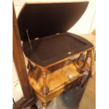 Burr walnut trolley with inlaid stringing lifting top and lower drawer H: 64 cm