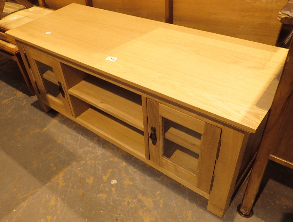 Good quality light oak TV stand L: 120 cm