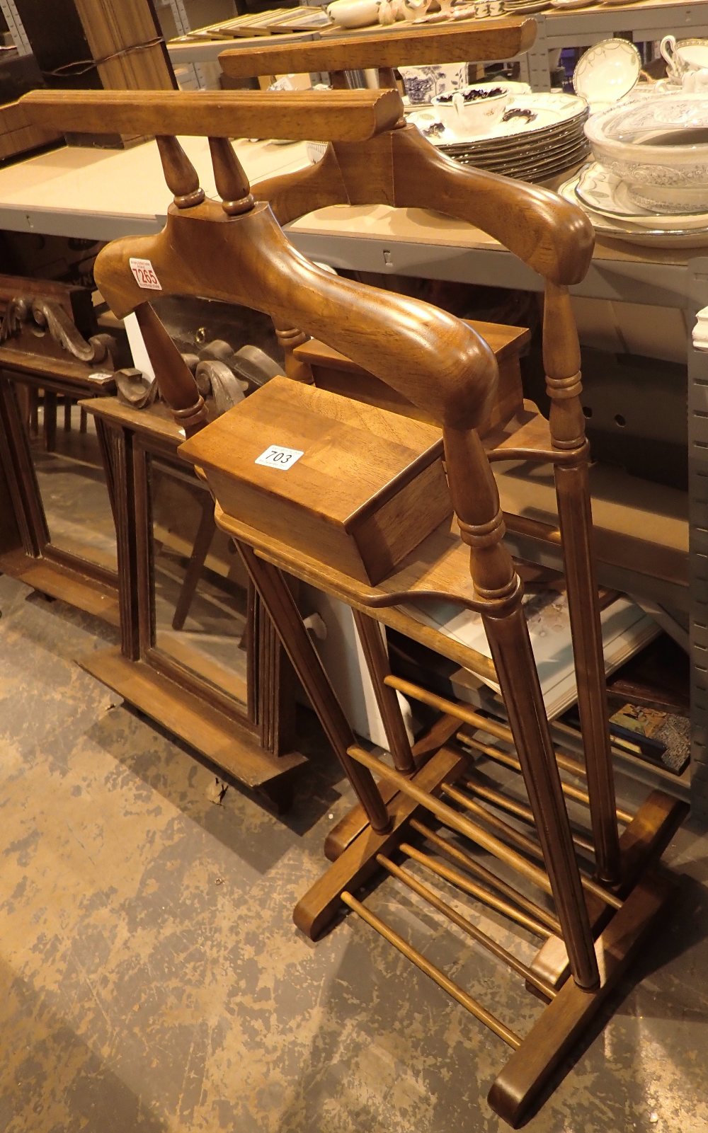 Pair of mahogany bedroom clothes stands with link box