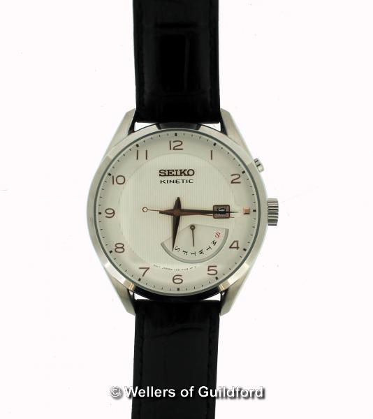 *Gentlemen's Seiko Kinetic wristwatch, circular cream textured dial with Arabic numerals, day and